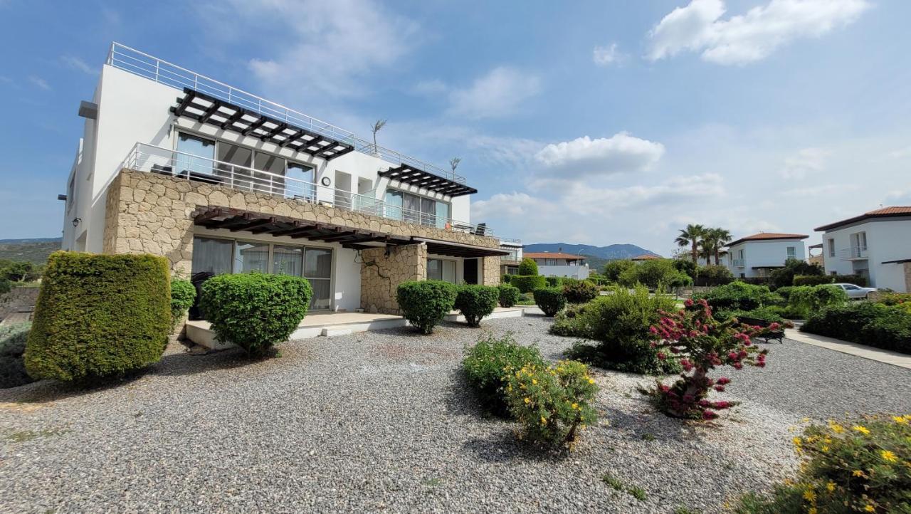 Sea And Mountain View Beachfront Penthouse Yali Bagian luar foto