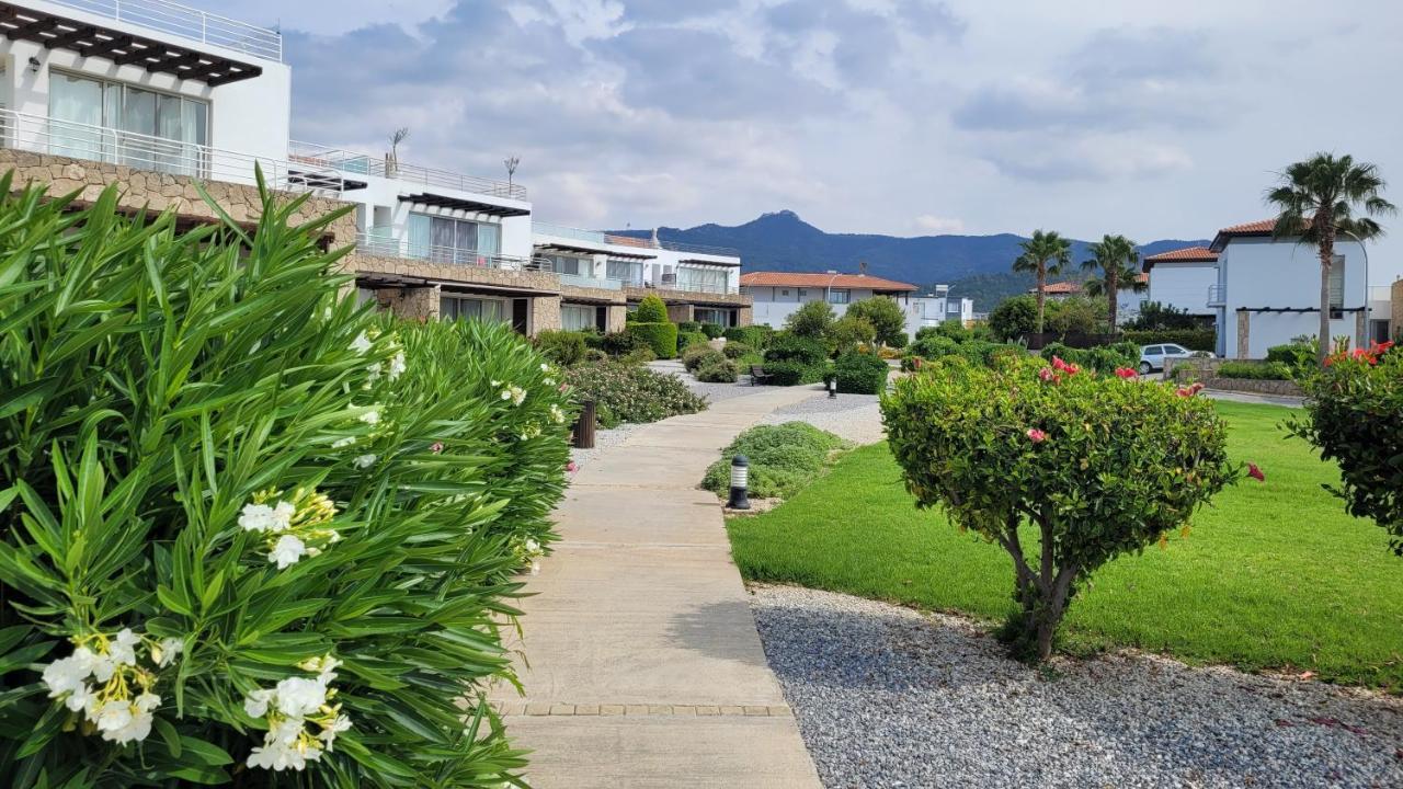 Sea And Mountain View Beachfront Penthouse Yali Bagian luar foto