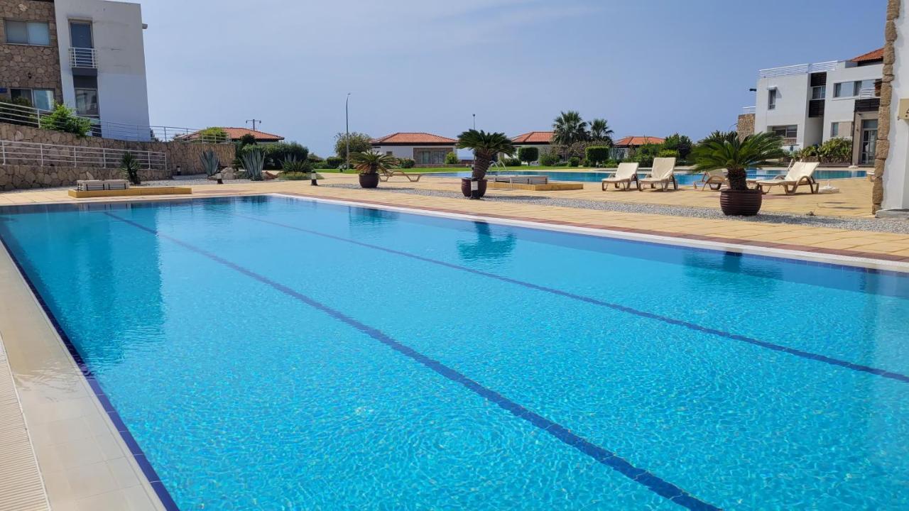 Sea And Mountain View Beachfront Penthouse Yali Bagian luar foto