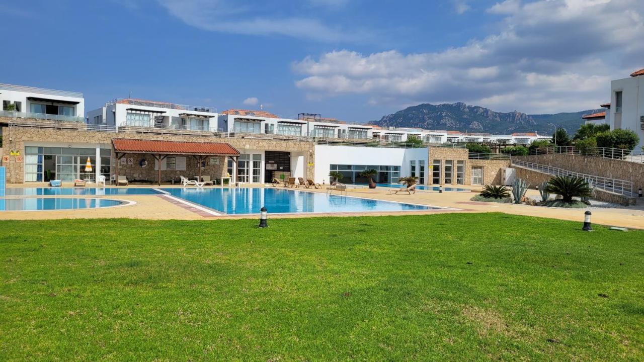 Sea And Mountain View Beachfront Penthouse Yali Bagian luar foto