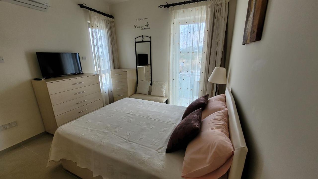 Sea And Mountain View Beachfront Penthouse Yali Bagian luar foto