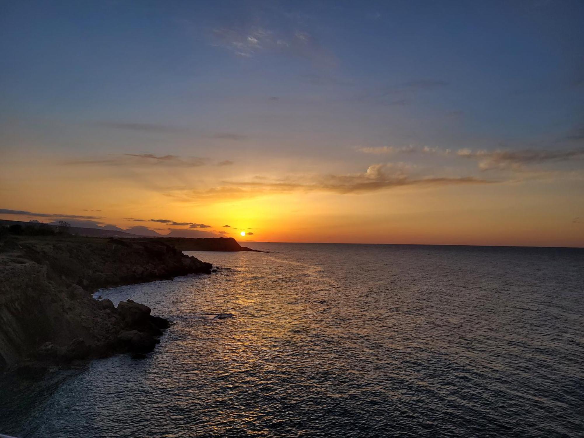 Sea And Mountain View Beachfront Penthouse Yali Bagian luar foto